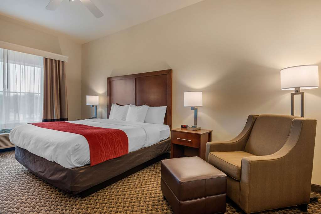comfort inn and suites airport