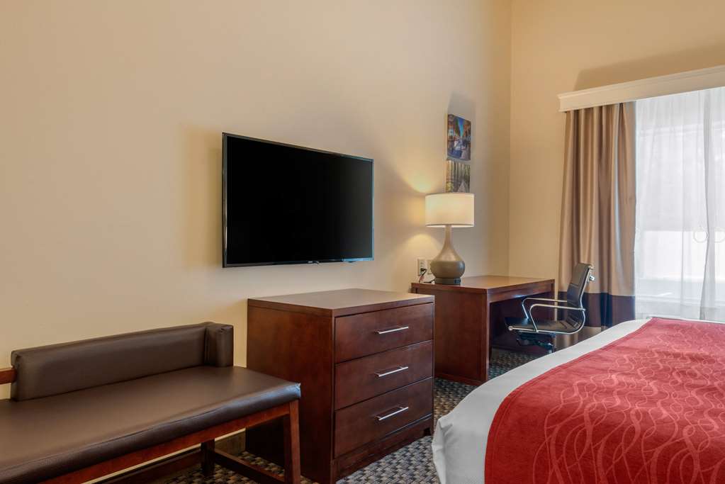 comfort inn and suites airport