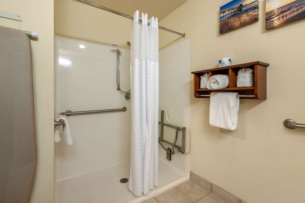 comfort inn and suites airport