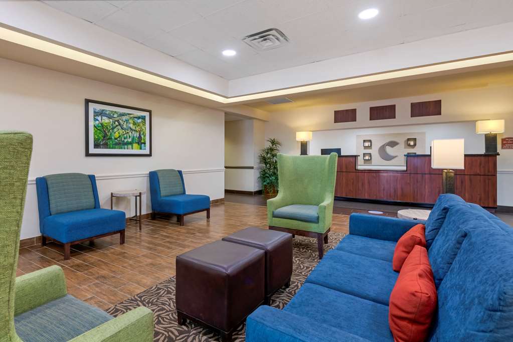 comfort inn and suites airport