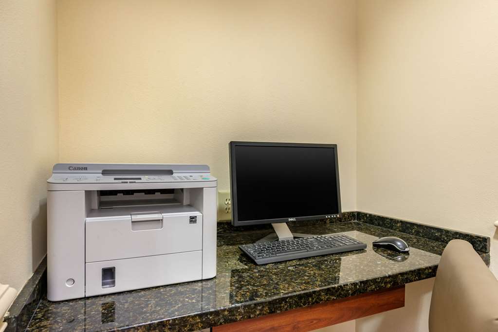 comfort inn and suites airport
