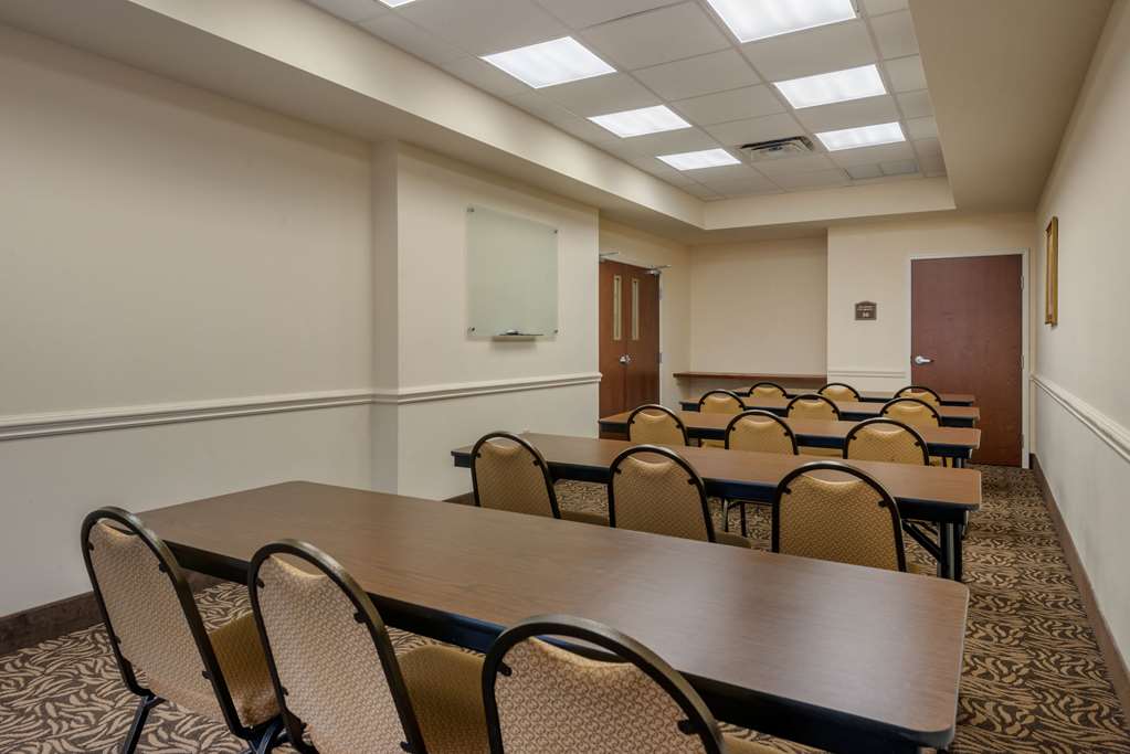 comfort inn and suites airport