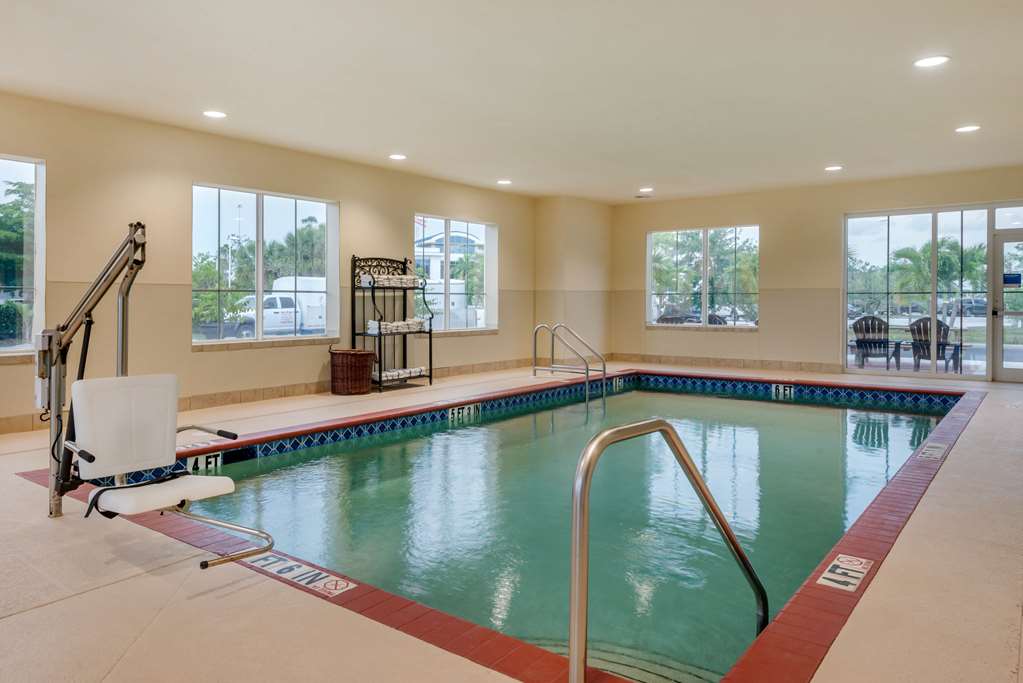 comfort inn and suites airport