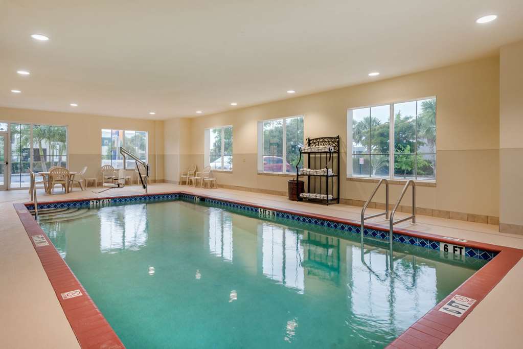 comfort inn and suites airport