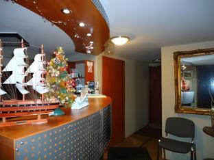 the boat hostelandchill