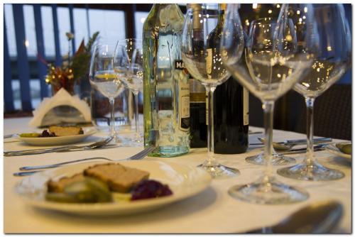 the boat hostelandchill