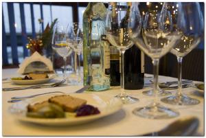 the boat hostelandchill