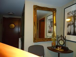 the boat hostelandchill