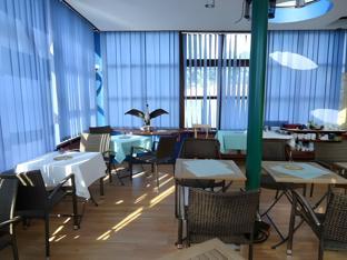 the boat hostelandchill