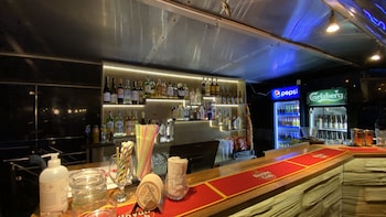 the boat hostelandchill