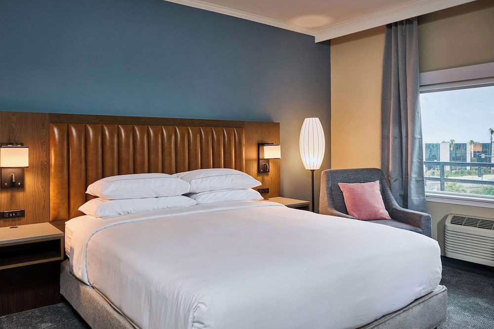 doubletree by hilton chatsworth