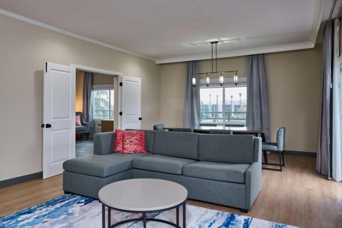 doubletree by hilton chatsworth