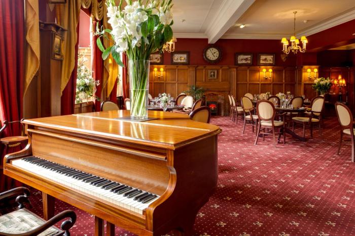 the saracens head hotel
