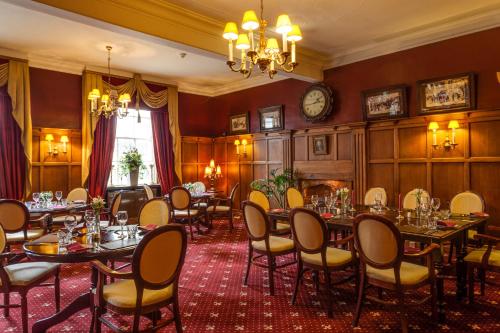 the saracens head hotel