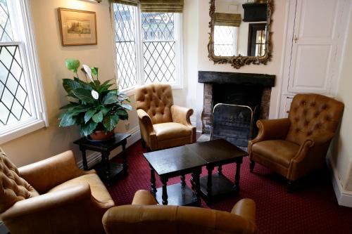 the saracens head hotel