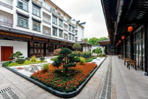 atour hotel wuzhen