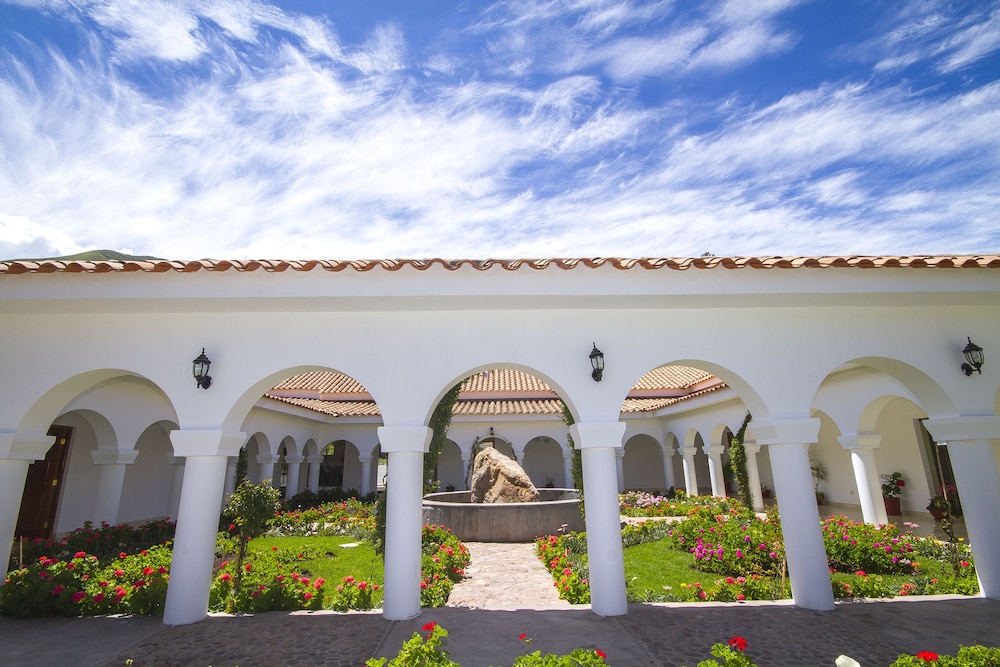hotel agustos urubamba