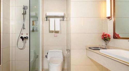 vienna hotel yunnan baoshan yongchang road airport