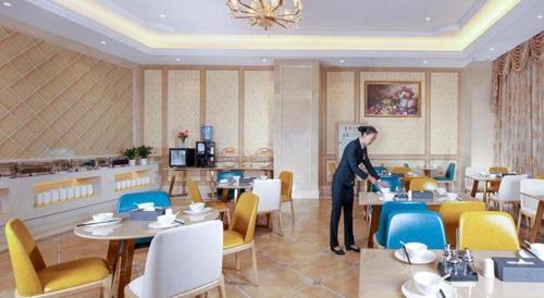 vienna hotel yunnan baoshan yongchang road airport