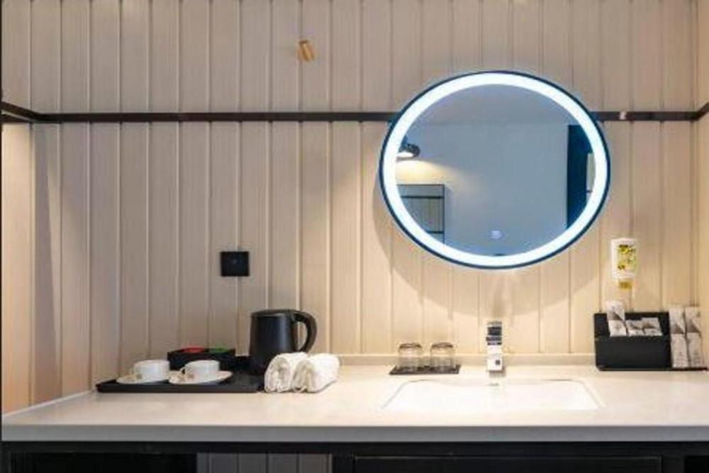 borrman hotel jinan west station greenland central plaza