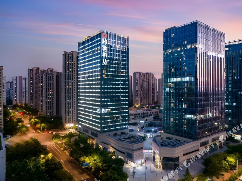 borrman hotel jinan west station greenland central plaza