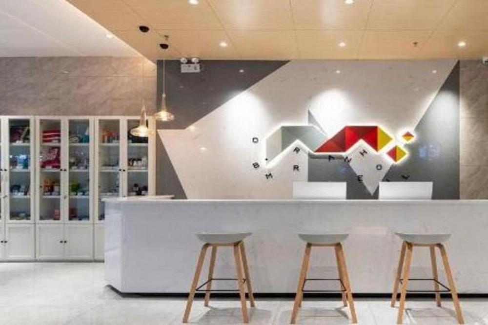 borrman hotel jinan west station greenland central plaza