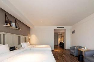 borrman hotel jinan west station greenland central plaza