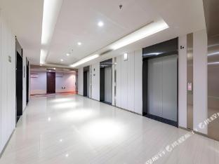 borrman hotel jinan west station greenland central plaza