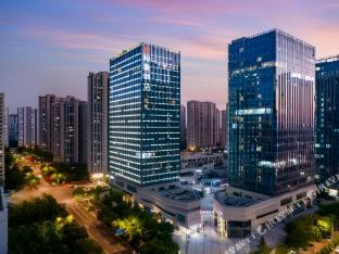 borrman hotel jinan west station greenland central plaza