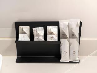 borrman hotel jinan west station greenland central plaza