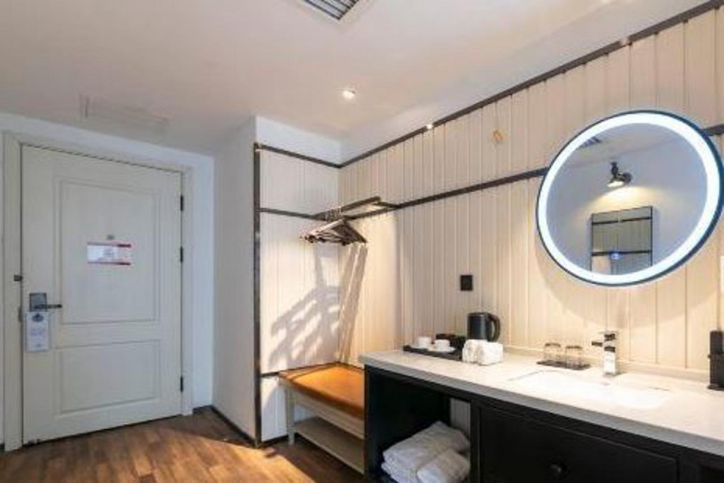 borrman hotel jinan west station greenland central plaza