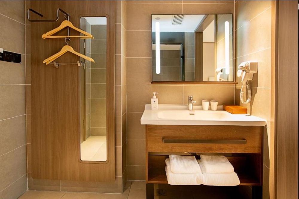 hanting hotel zhengzhou zhongyuan aquatic products liugang