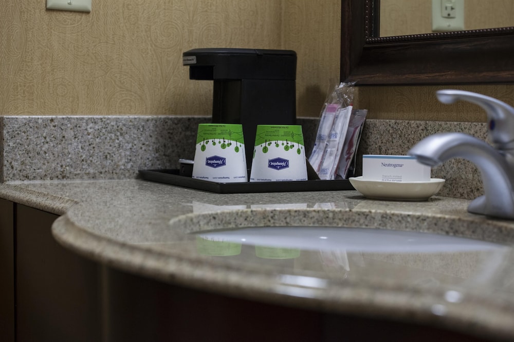 hampton inn and suites jennings