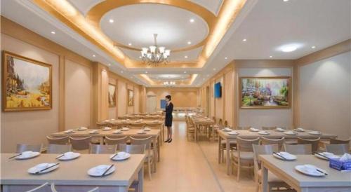 vienna hotel yuxi hongta avenue high speed railway station