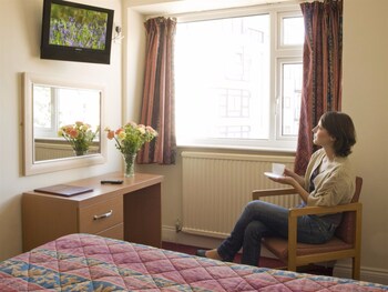 denewood hotel guest accomodation