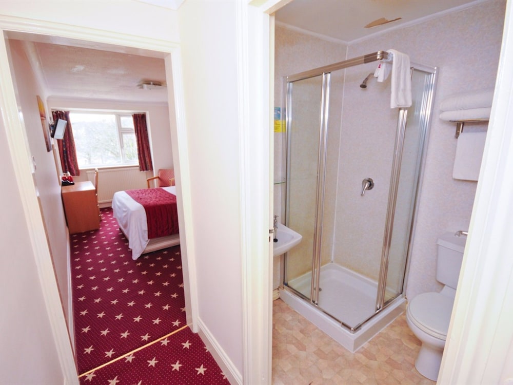 denewood hotel guest accomodation