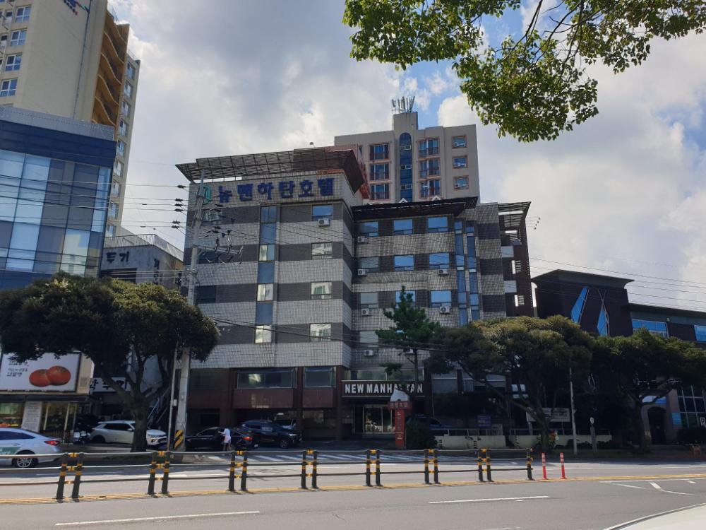 new manhattan tourist hotel