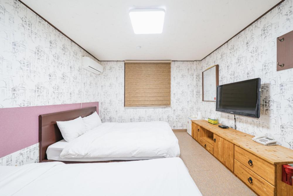 new manhattan tourist hotel