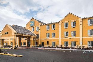 Quality Inn & Suites Near I-80 And I-294