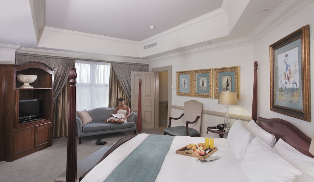 graceland hotel casino and country club