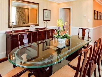 graceland hotel casino and country club