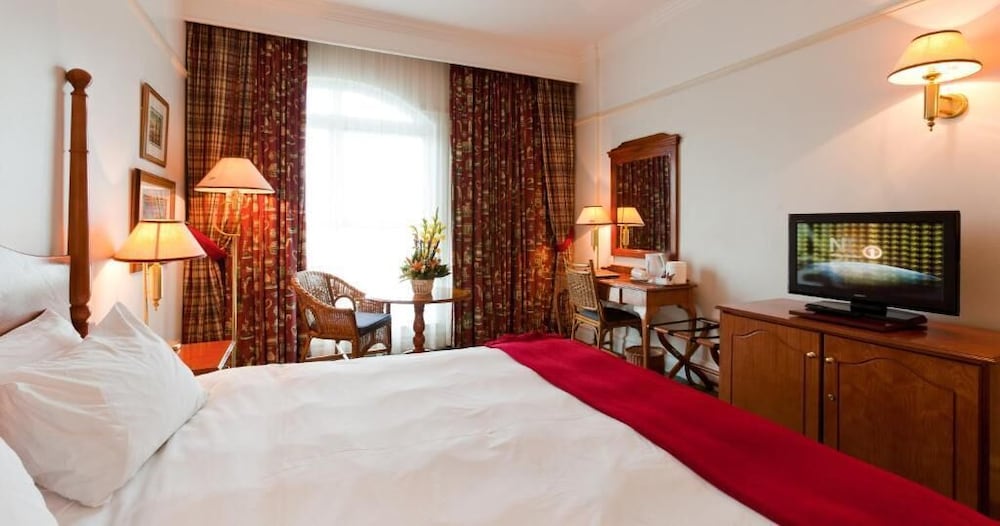 graceland hotel casino and country club