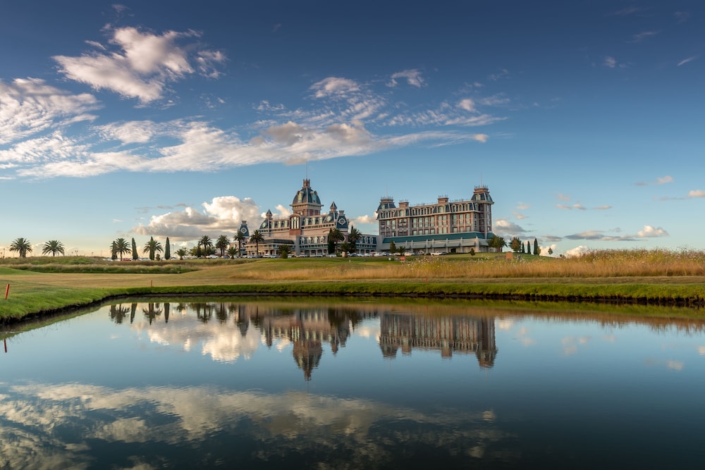 graceland hotel casino and country club