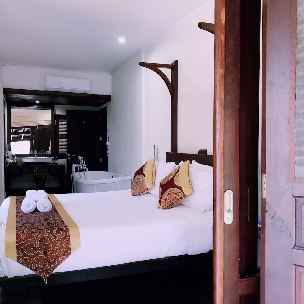 ancient luang prabang hotel