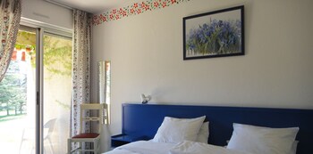 Hôtel - Résidence Lou Paradou,Greoux-Les-Bains>>Alpes-De-Haute-Provence,3 star