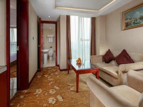 vienna hotel chengdu convention and exhibition center huayang metro station