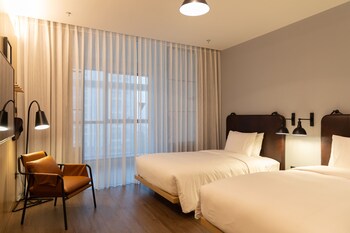 moxy shenzhen north station