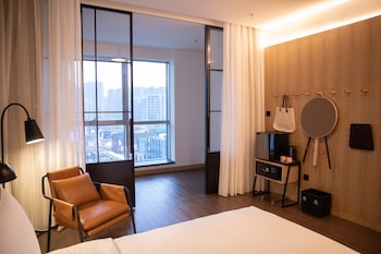 moxy shenzhen north station