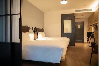 moxy shenzhen north station