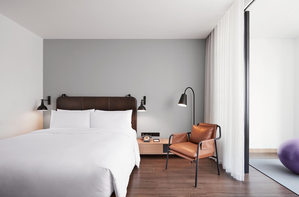 moxy shenzhen north station